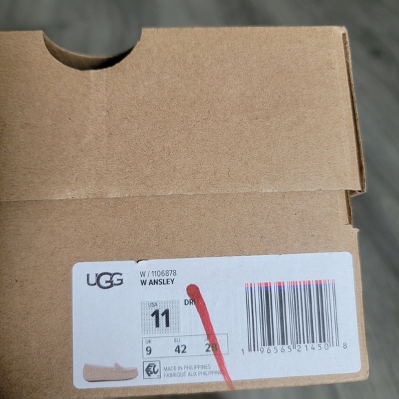 UGG Ansley Suede Slippers - Picture 11 of 11